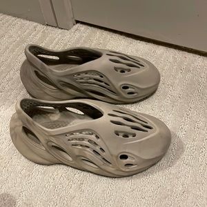 Adidas Yeezy foam runners size 6